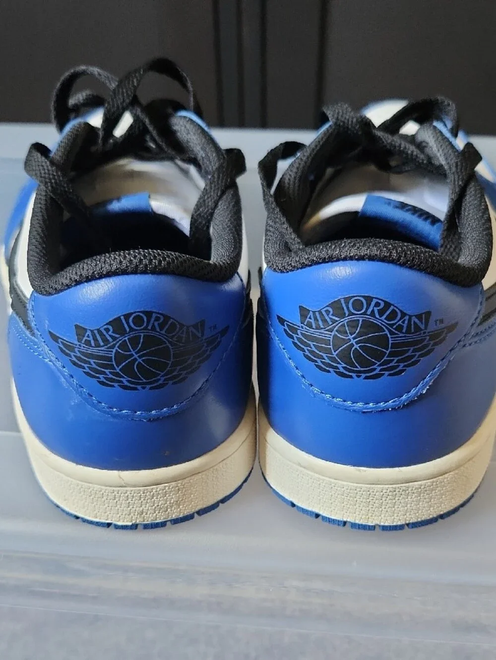 Nike Jordan Men’s Low-Top Sneakers in White, Blue & Black Mens Size 8